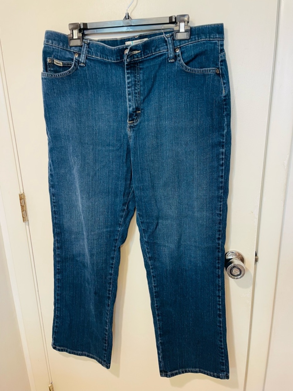 Lee Women's Relaxed Fit Straight-Leg Jeans mid-rise fit sz 16s ladies blue